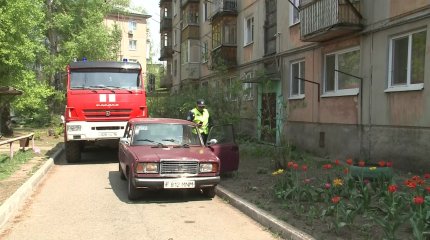 На шлагбаумы и машины во дворах пожаловались спасатели Усть-Каменогорска