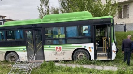 Слухи о смерти водителя автобуса, задавившего насмерть шестерых шымкентцев, опровергли чиновники