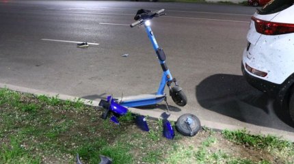 Самокатчик погиб при столкновении с мотоциклом в Алматы