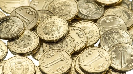 О штрафах за отказ продавцов принимать мелкие монеты предупредили в Нацбанке