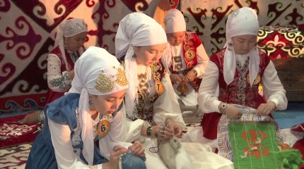 Ұзатылған қыз төркіндеп келгенде ата-анасы оның алдынан «жүрегім сенімен бірге» деген мағынада "үлпершек" тамағын әзірлеп отырады