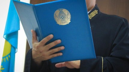 Отпускал заключённых: экс-начальника колонии осудили в Павлодаре