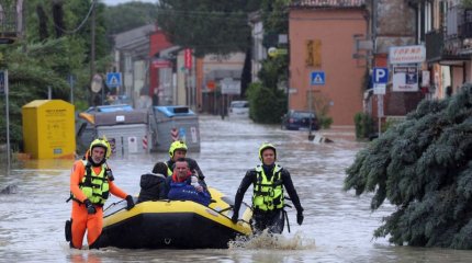 13 человек погибли из-за наводнений в Италии, тысячи жителей эвакуированы