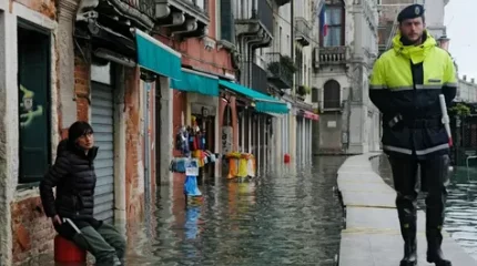 Италияда тасқыннан 13 мың тұрғын үйін тастап кетті