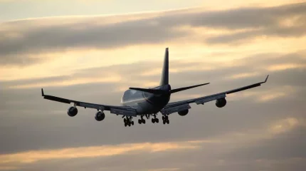 FlyArystan ұшағын найзағай соқты: Түркістан-Ыстамбұл рейсі кейінге шегерілді