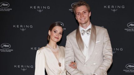 Канн кинофестивалі: Қазақстандық теннисші жұбайымен бірге қызыл кілеммен жүріп өтті