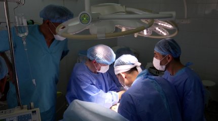 Уникальную операцию на позвоночнике провели 3-летнему ребенку в Астане