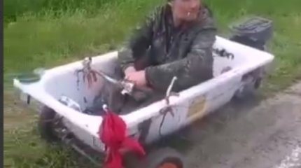 Водителя за рулём ванны остановили патрульные