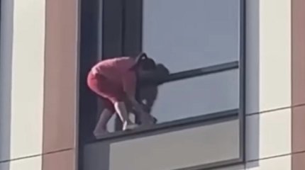 Клининговая компания предложила бесплатную мойку окон столичной «суперкелинке»