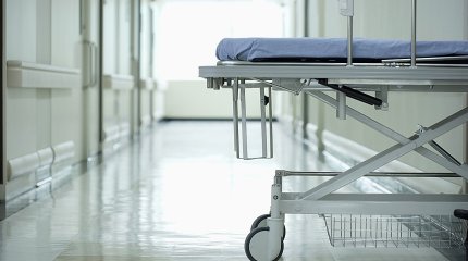 В Шымкенте 72-летний пациент выпрыгнул из окна третьего этажа больницы