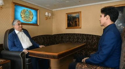 Димаш Құдайберген Мемлекет басшысымен ұшақта түскен фотосын жариялады