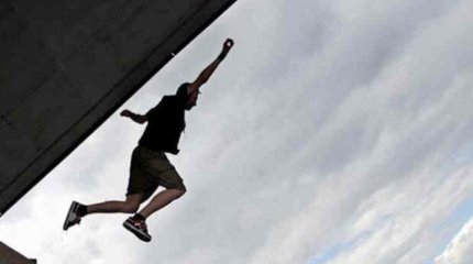 Подросток спрыгнул с моста в Атырау