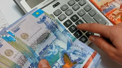 Жеті баласы бар аналар ай сайын жүз мың теңгеге жуық жәрдемақы алады