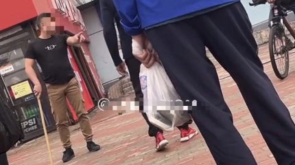 Шваброй оборонялся от дебошира с ножом владелец донерной в Караганде