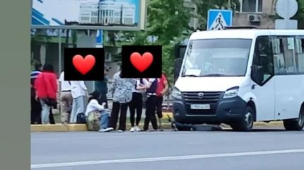 Водитель автобуса сбил двух человек на электросамокате в Уральске