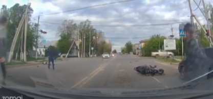 16-летний водитель мопеда впал в кому после столкновения с автомобилем в Актобе