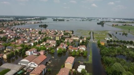 Жители пострадавшего региона Италии до сих пор не могут вернуться в свои дома