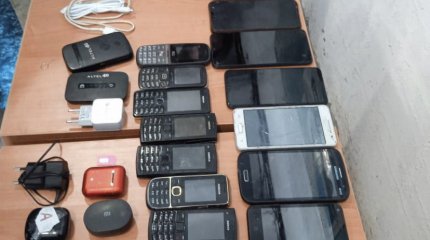 Телефоны и сим-карты в панели автомобиля пытались провезти в колонию СКО