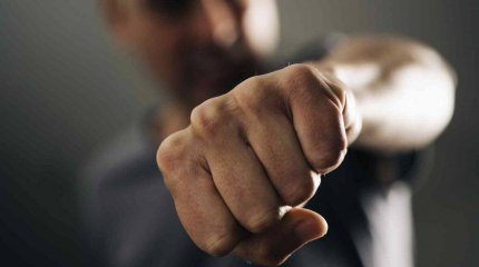 Клиент ограбил массажистку в Шымкенте