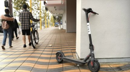 Самокат взорвался на скорости (ВИДЕО)