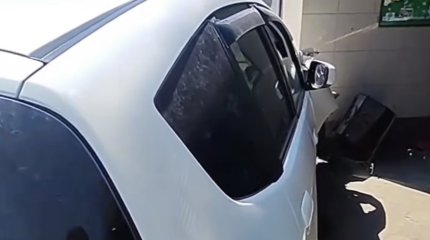 Наезд авто на остановку в Петропавловске: у пострадавших - переломы черепа и голени