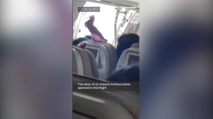 Дверь южнокорейского самолёта открылась в полёте на высоте 213 метров