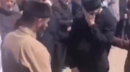 «Идем, обниму»: отец простил убийцу своего сына в Чечне