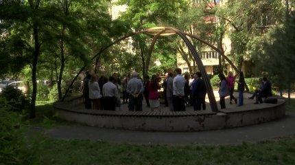 КСК против ОСИ. Формы управления жилыми домами обсудили депутаты Мажилиса с жителями Алматы