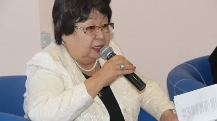 Ақын хиджаб кигендердің көбін "жасырын жезөкшелер" деп атады