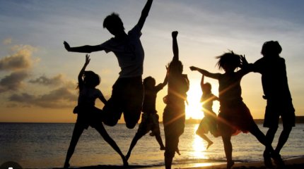 Весы, отдайте долги, Рыбы, отдохните с друзьями: советы звезд на 27 мая