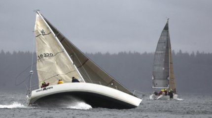 Мужчину насмерть сдуло ветром с яхты