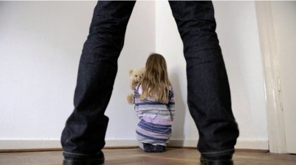 Отец насиловал дочерей в Алматинской области