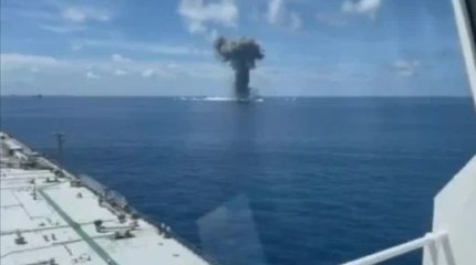 Несколько человек пропали без вести после взрыва танкера у берегов Индонезии