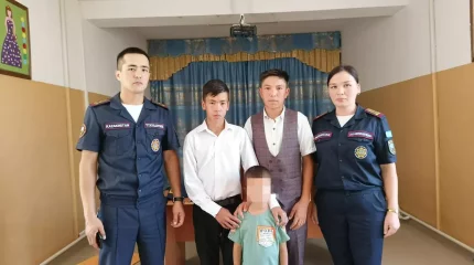 "Денесі суда қалқып жатқан": Шымкентте екі жасөспірім өзенге батқан 6 жасар баланы аман алып қалды