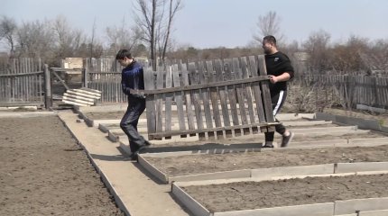 Активисты «Жастар рухы» помогли погорельцам Павлодара