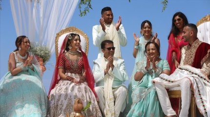 Индийцы взяли моду закатывать пышные свадьбы в Турции