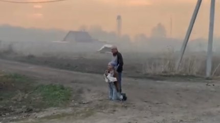 На коленях и с иконой жители Тюменской области просят остановить пожары (ВИДЕО)