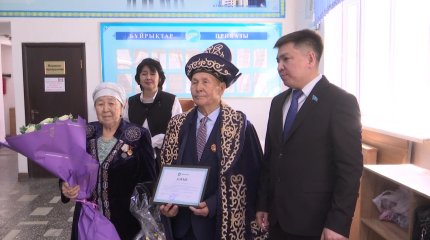 Кызылординские машинисты встретились с ветераном железной дороги Олжабаем Кошановым