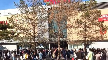 Из-за сообщения о бомбе эвакуировали посетителей ТРЦ в Костанае