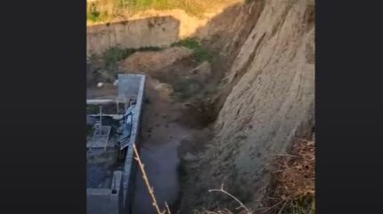 "Гора сейчас сползет". ЧП случилось в предгорном микрорайоне Алматы