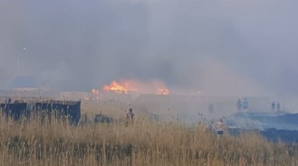 Пожар вспыхнул на окраине Петропавловска: огонь приближается к домам