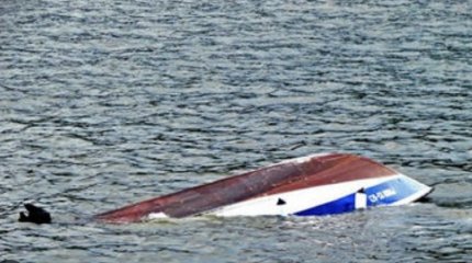 Лодка с людьми перевернулась в Иртыше