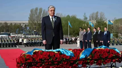 Тоқаев соғыс жылдарында қаза тапқан жауынгерлердің рухына тағзым етті