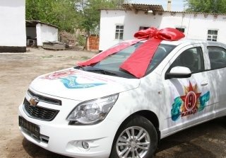 Қызылорда облысында қарт майдангерге жаңа автокөліктің кілті табыс етілді
