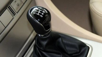 Мужчина заявил об угоне машины с двумя детьми, забыв место парковки