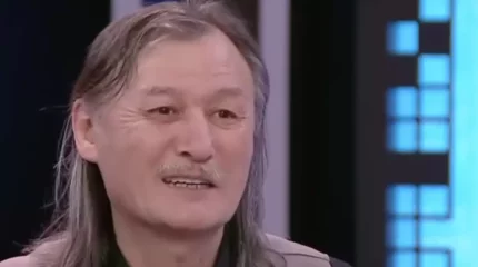 "Үйге өз адамымыз келді": ұлын екінші рет үйлендірген Ұлықпан Жолдасов пен жұбайы келіні жайлы айтты