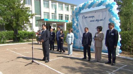 Мәжіліс төрағасы мектеп бітіруші түлектерді құттықтады