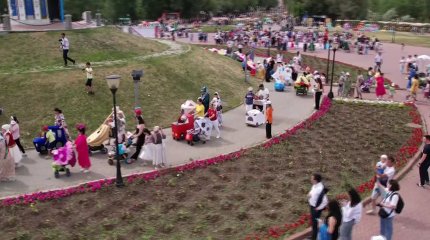 Парад колясок и гонки в ползунках провели в Актобе