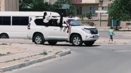 Водителей выпускного кортежа оштрафовали в Актау