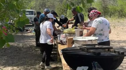 Еріктілер Абай облысындағы өрт сөндірушілерге көмек көрсетуде